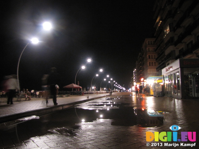 SX29489 Boulevard at De Panne at night